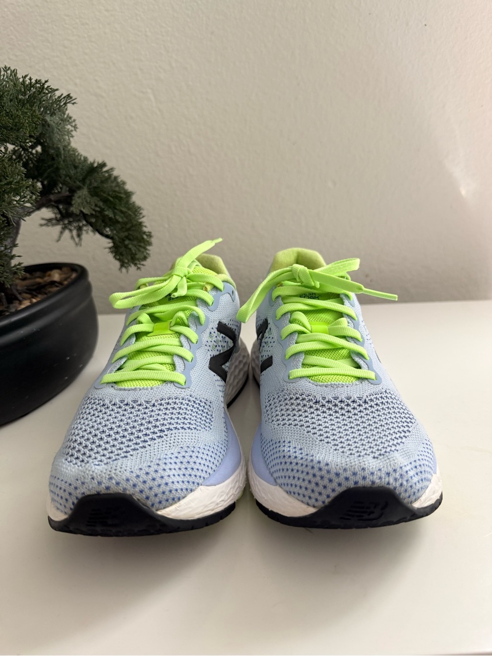 New Balance 880v10 women size 8 Light Blue and Neon Green Women's Athletic Shoes - Picture 2 of 8